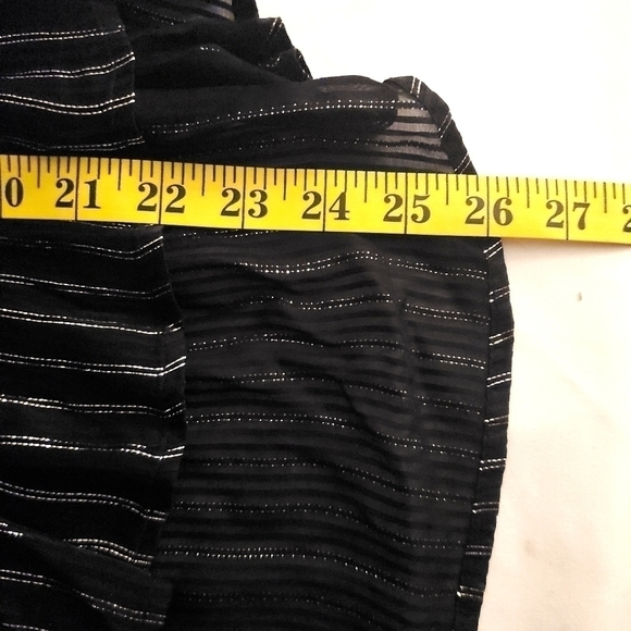 H&M l/s hi-lo blouse w/silvertone metallic thread - Picture 8 of 8